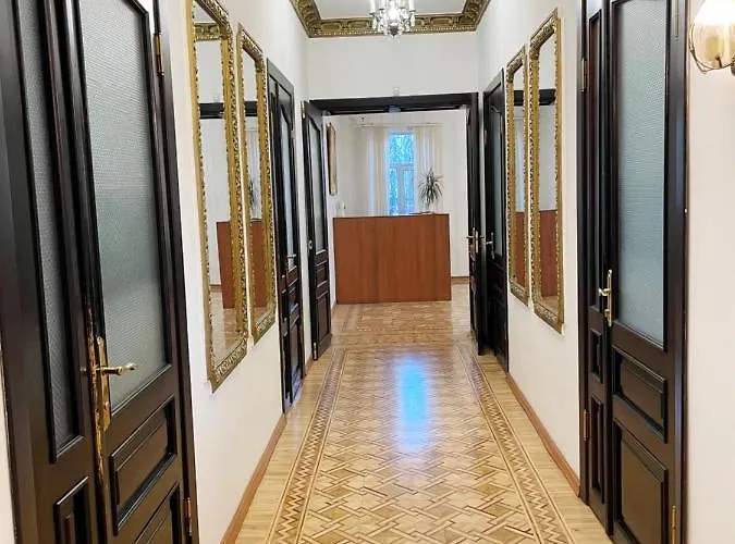 Hostel Day & Night *