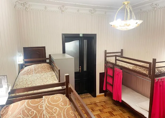 Day & Night Hostel *