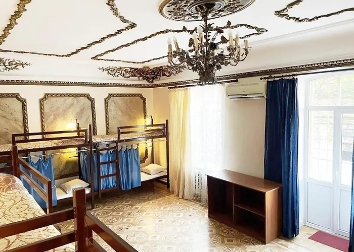 Hostel Day & Night *