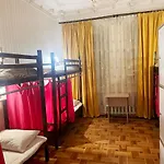 Hostel Day & Night *